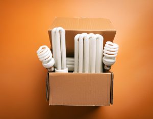 låda med kompaktlysrör